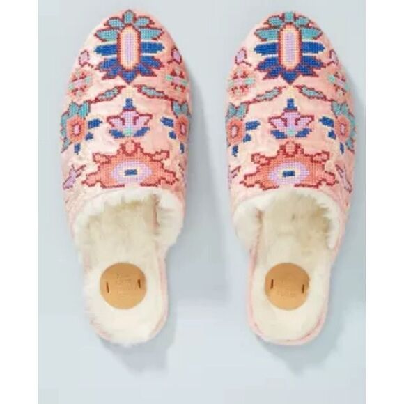 Far Away From Close Needlepoint Slide Slippers Size 9 New - Picture 1 of 7